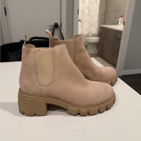 Steve Madden Beige Suede Ankle Booties - Picture 2 of 9